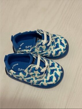 Sperry Blue & White Dolphin-Pattern Kids Sneakers